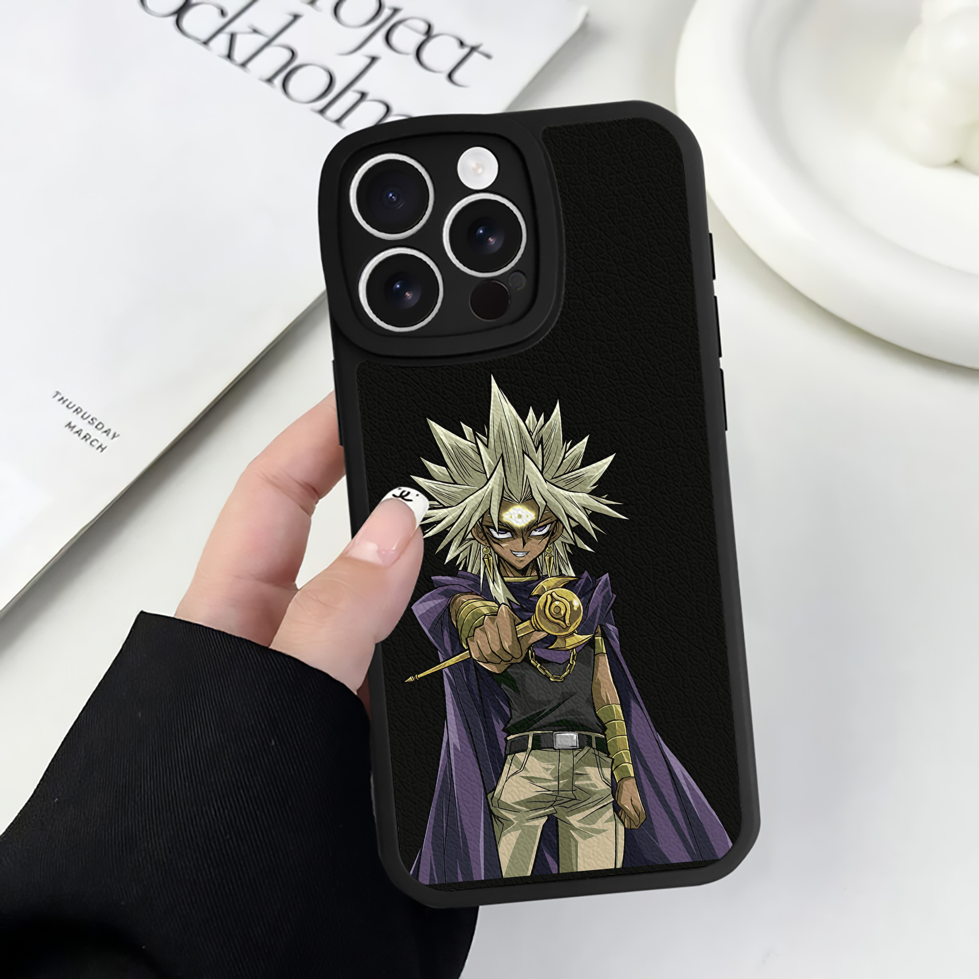 遊☆戯☆王 Yu-Gi-Oh! 【iPhone 16シリーズ対応】シリコンスマホケース（レザー調） 材質：シリコン